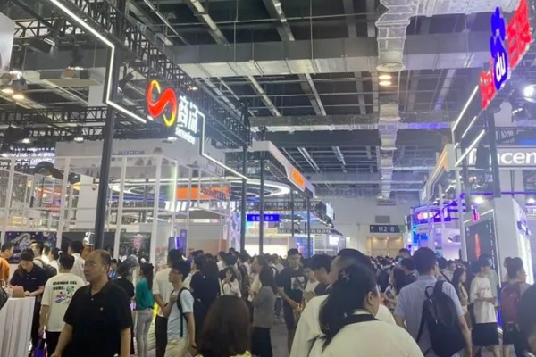 这届世界人工智能大会，AI卷疯了