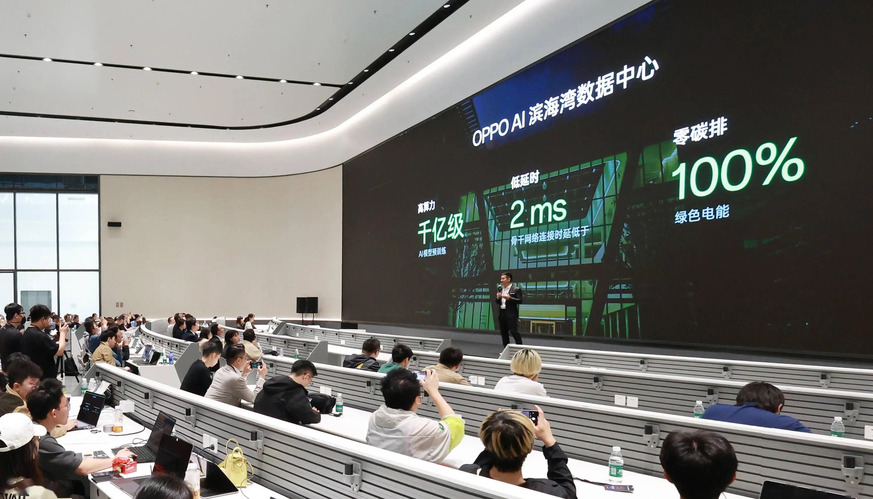 手机巨头集体发力AI，产业链开启“竞速赛”