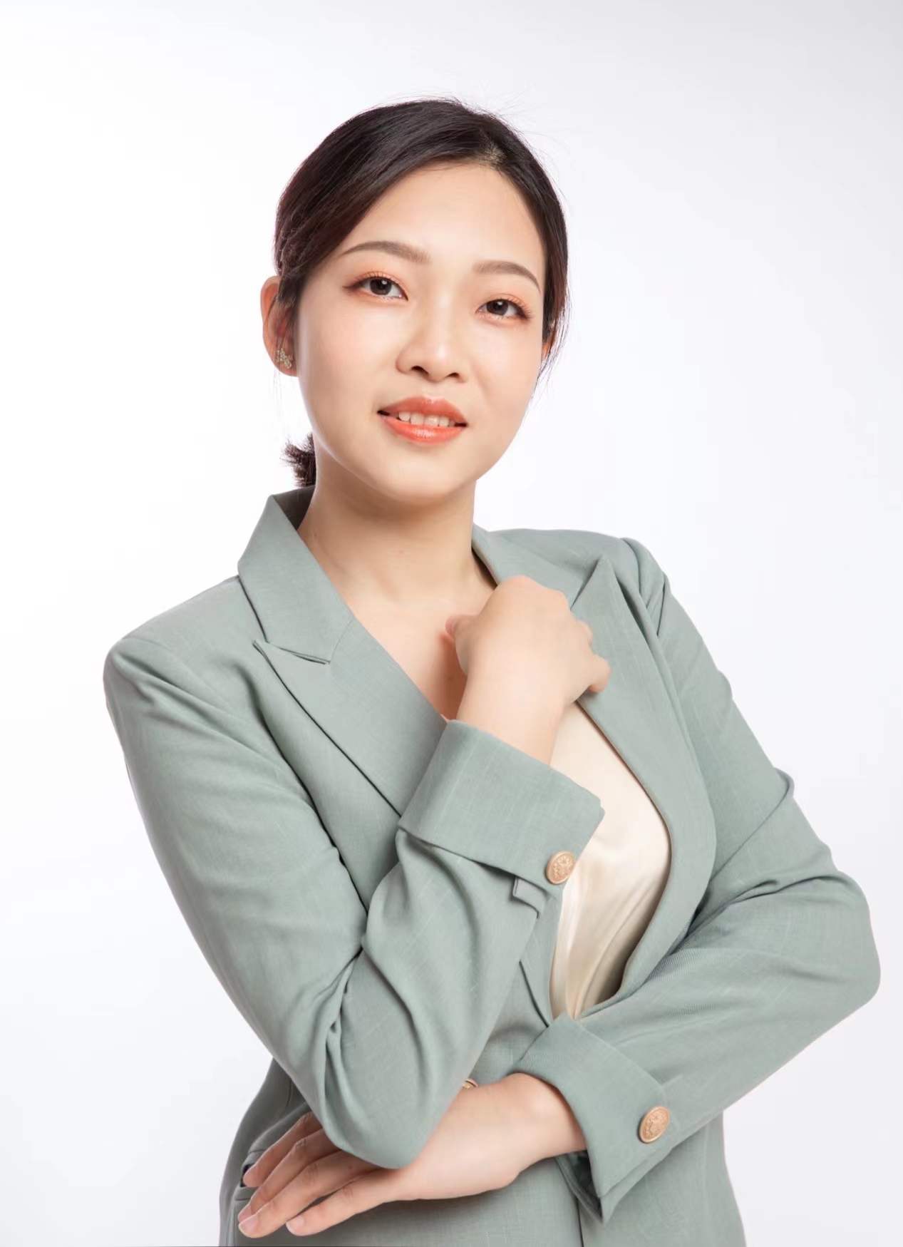 黄仁勋“编程无用论”背后：一场三万亿市值的商业叙事