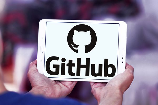 GitHub新政策引发开发者热议：4月24日起默认使用Copilot用户数据训练AI模型